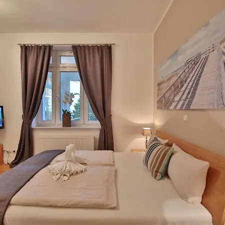 Strandallee 164 Strandallee 164 3 Appartement *